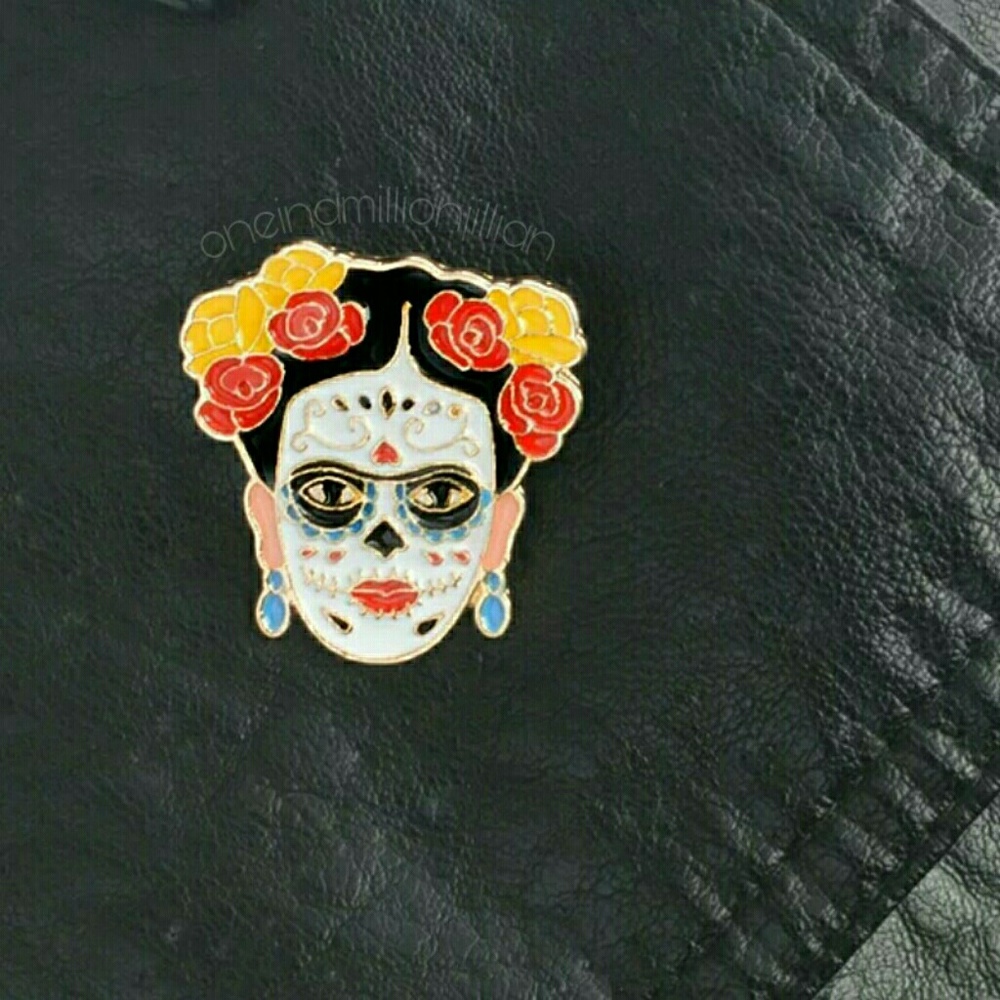 Frida Kahlo Day of the Dead/Sugar Skull Pin - Picture 3 of 3